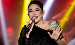 Melek Mosso hayranlarını korkuttu: Sahnede bir anda fenalaştı!