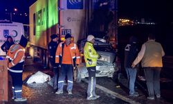 Sürücünün feci sonu: TIR'a çarpan araç alev aldı!