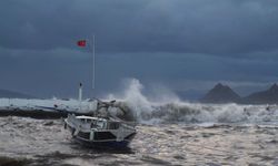 Bodrum'da feribot seferlerine fırtına engeli