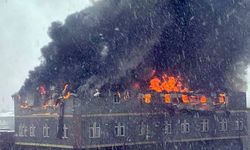 Fabrikada yangın çıktı: Ekipler müdahale ediyor!