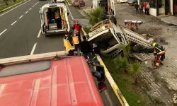 İnşaat işçilerini taşıyan kamyonet devrildi: 2 ölü, 1 yaralı