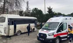 Servis midibüsleri kafa kafaya çarpıştı: Çok sayıda yaralı var!