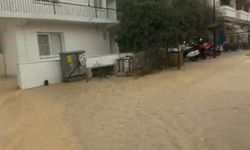 Datça'da sağanak: Deniz renk değiştirdi