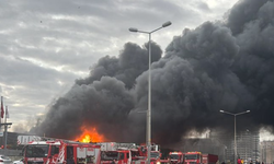 Fabrika deposunda yangın