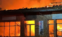 Hırdavat dükkanında çıkan yangın hasara neden oldu