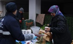 Aydın'da vatandaşlara ve pazarcı esnafına sıcak ikram!