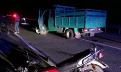 Motosikletle kamyonet çarpıştı: 2 ölü