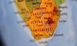 Güney Afrika'da dolmuş ile kamyon çarpıştı: 11 ölü