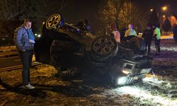 'Kaza' kavşağı: Yarım saat arayla 2 otomobil takla attı!