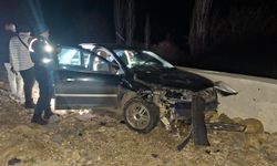 Otomobil motosiklete çarptı: 2 yaralı