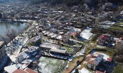 İzmir'in yüksek kesimlerine kar yağdı