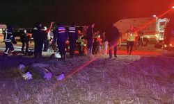 İki otomobil çarpıştı: 8 kişi hastanelik oldu