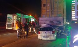 Korkunç kaza... TIR'a ok gibi saplandı!