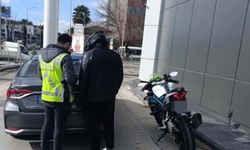 Motosikletiyle trafiği tehlikeye atmıştı... Sürücüye ceza!