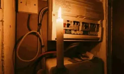 Roman mahallelere Gediz’den ‘şafak baskını’… Elektrikleri kestiler!