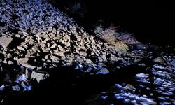 Toprak kaydı, köy yolu ulaşıma kapandı!