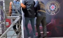 İzmir'de 'peruk'lu firari yakayı ele verdi!