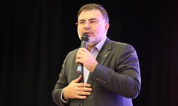 AK Partili Saygılı'dan CHP'li Güç'e Phuket göndermeli yanıt: Başkanını tatilden çağıramayan bize tek kelime edemez!