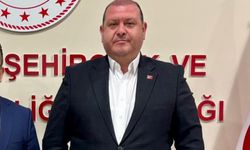 Menderes'in başkanı Çiçek saç ektirdi!