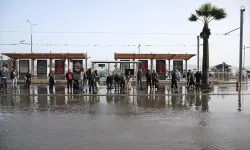 İZDENİZ’den Salı günü için kritik uyarı: 2 noktada deniz taşması riski