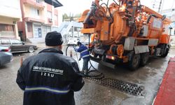 Büyükşehir fırtına ve deniz taşkınına karşı teyakkuzda: 1360 personel sahada