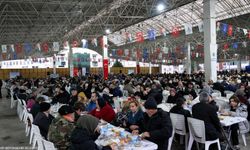 Büyükşehir, ilk iftar sofrasını Gaziemir’de kurdu!