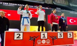 Aliağa'nın karate antrenöründen çifte başarı