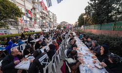 Büyükşehir'in iftar sofrası Karşıyaka’da kuruldu