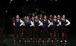 “Arturo Ui’nin Önlenebilir Tırmanışı” ayakta alkışlandı