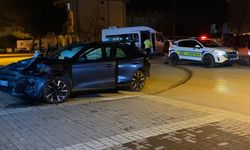 Otomobil ile özel eğitim ve rehabilitasyon servisi çarpıştı!