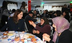 Karşıyaka’da ilk iftar sofrası Cumhuriyet Mahallesi’nde kuruldu