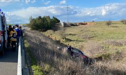 Yoldan çıkan otomobil tarlaya savruldu: 3 yaralı