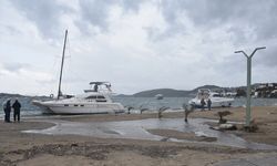 Muğla'da etkili fırtına... Tekneler alabora oldu!