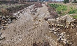 Manisa'da sağanak taşkın kontrol tesisini yıktı