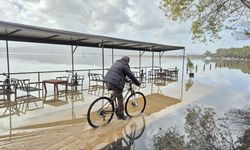 Köyceğiz Gölü taştı... Ev ve iş yerlerini su bastı!