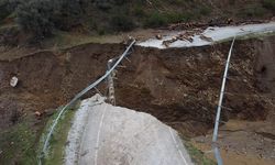 Köprü çöktü... Yol kapandı!