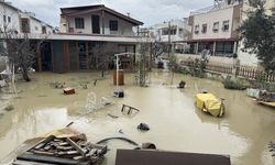 Aydın'ı sağanak vurdu: Evleri su bastı, yollar çöktü!