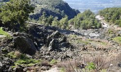 Muğla'da heyelan... İki mahalleyi ayırdı!