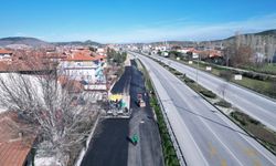 Manisa'nın yollarında asfalt çalışmaları sürüyor