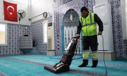Çeşme'de Ramazan öncesi camilerde kapsamlı temizlik