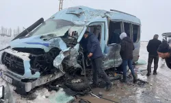 Halk otobüsü ile minibüs çarpıştı: Can pazarı yaşandı!