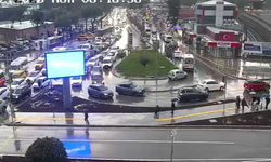 Yağmur yağdı, okullar açıldı… Trafik kızardı!