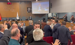 Büyükşehir Meclisi'nde Akın Gürlek gerilimi: 'Hırsız' dedi, ortalık karıştı!