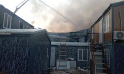 Manisa'da konteyner yangını kontrol altında!