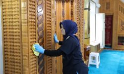 Seferihisar'da Ramazan öncesi ibadethanelerde kapsamlı temizlik