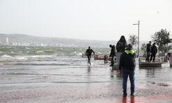 Saatteki hızı 80 kilometreye kadar çıkacak... İzmir'de fırtına beklentisi!