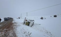 Öğrenci servisi devrildi: 10 yaralı