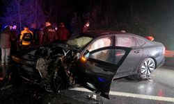 Otomobil ile ticari araç çarpıştı: 1 ölü, 5 yaralı