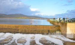 Manisa'da baraj taştı, vatandaşlar akın etti!