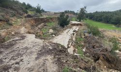 Toprak kaydı... Yol kapandı!